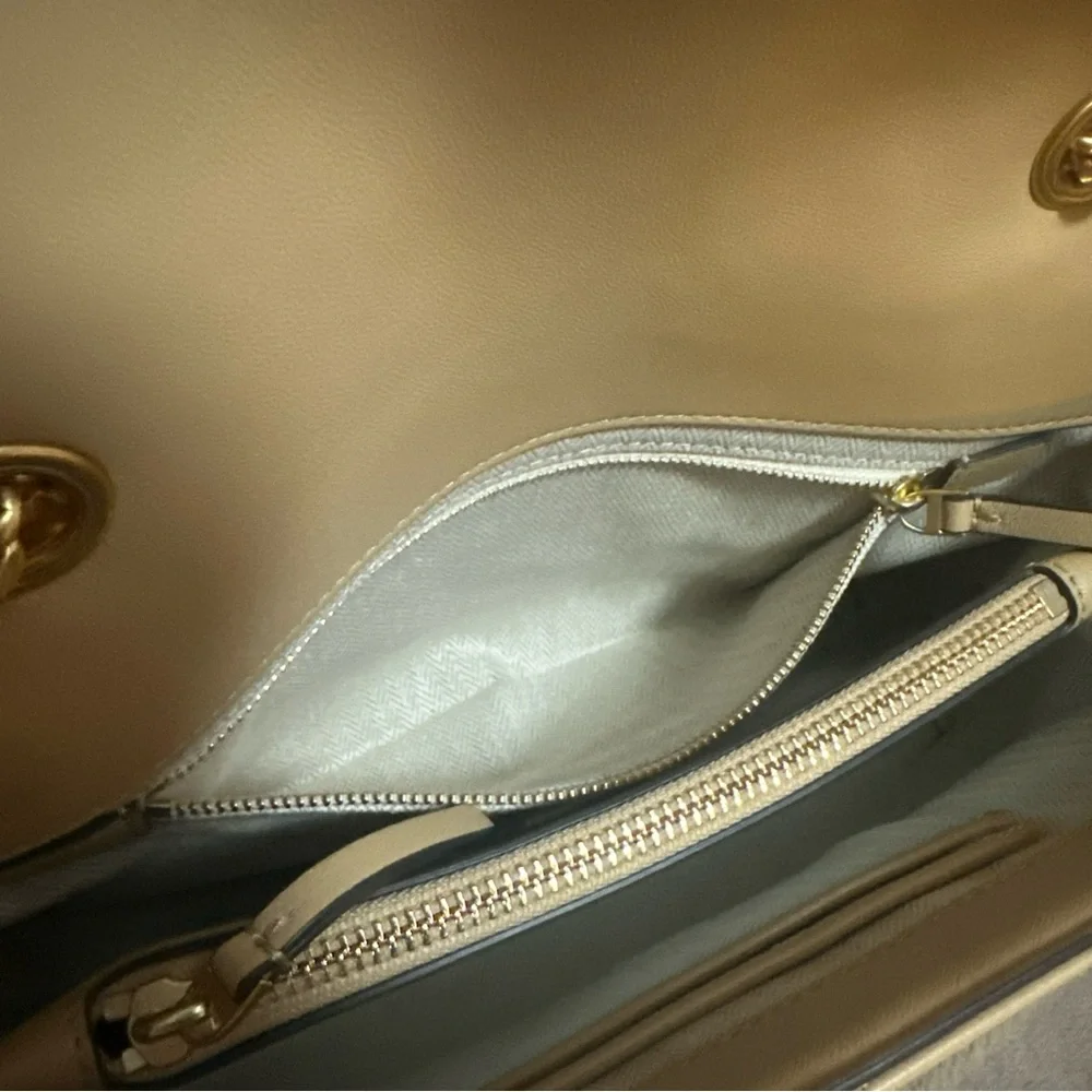 Tory Burch in the color desert dune 
Style Kira chevron convertible shoulder bag - Picture 12 of 12